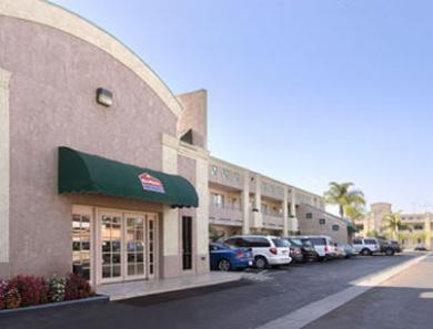 Solara Inn And Suites Anaheim Exterior photo